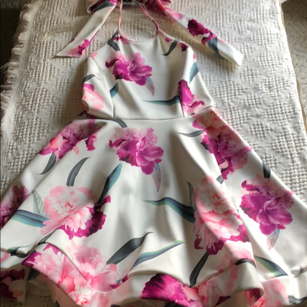 Homecoming-Beautiful floral dress w/ straps